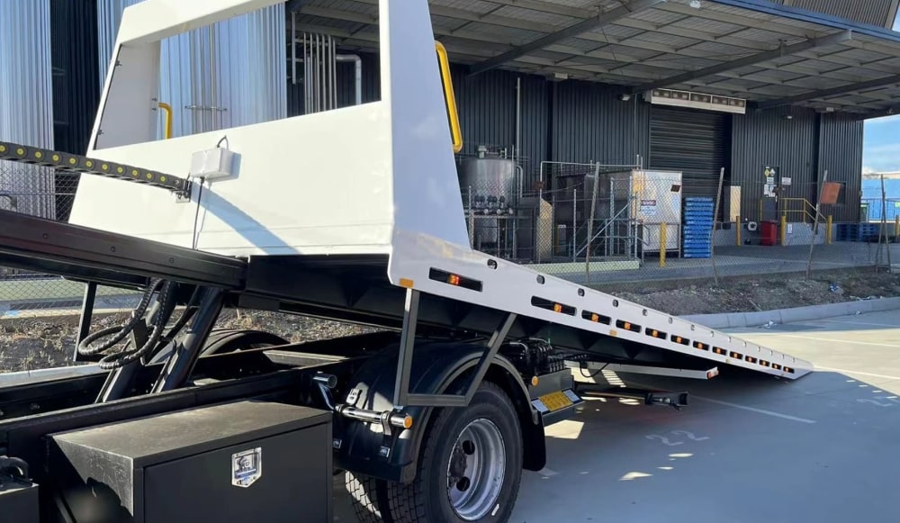Tilt tow trucks are equipped with a tray that can tilt and slide off the rear of the truck in a backward motion.